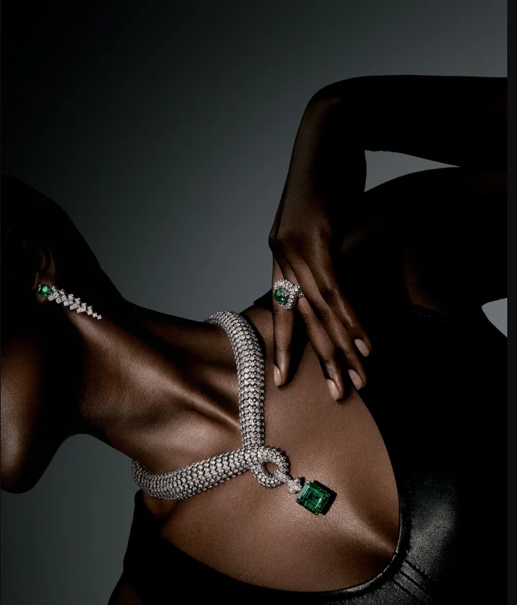 Louis Vuitton Mythica Mesmerism-Collier mit 17,18-Karat-Smaragd, kombiniert mit Diamantring und Ohrring